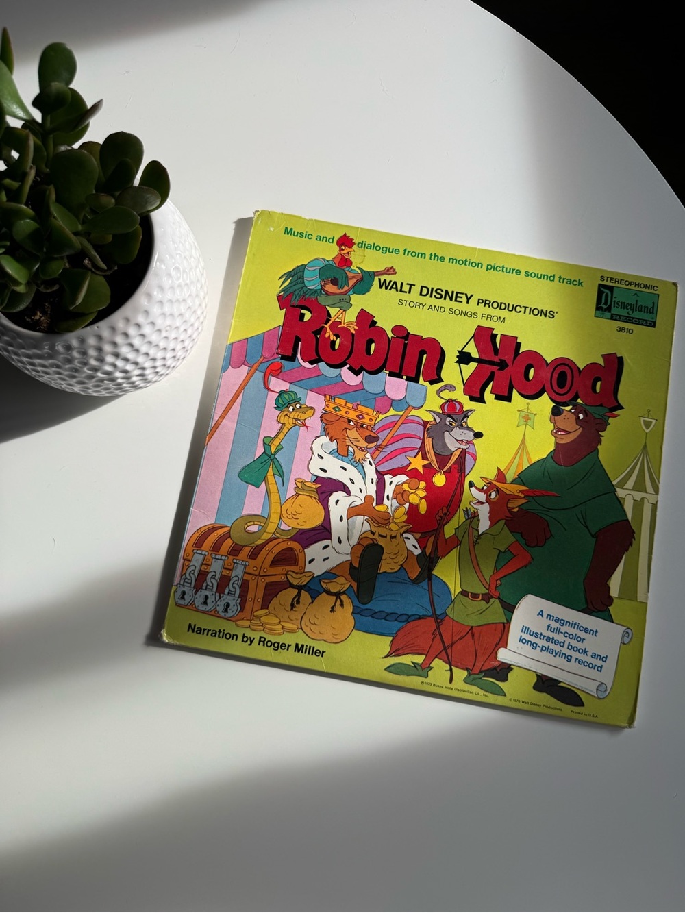 Vintage 1973 Disney Robin Hood Vinyl Record & Storybook